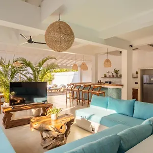 2 Bdr Villa, Walking Distance To Beach. Villa Seminyak